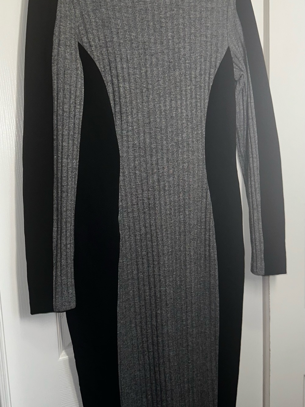 Maggy London Long Sleeve Two-Tone Ribbed Dress - Gray & Black